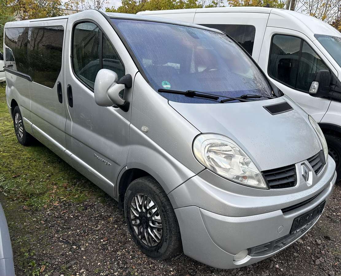 Renault Trafic 2007 — rear view