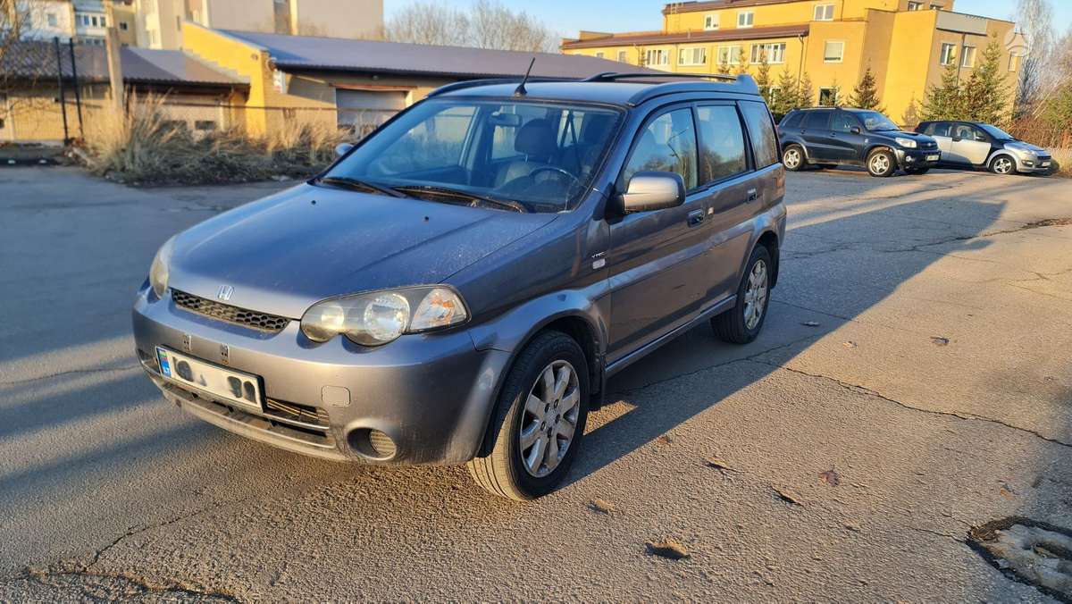 Honda HR-V 2004 — rear view