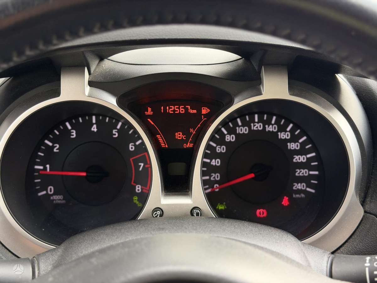 Nissan Juke 2015 — photo 12