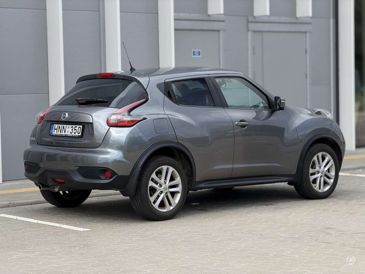 Nissan Juke 2015 — rear view