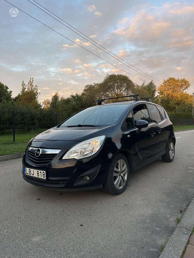 Opel Meriva 2012 — салон
