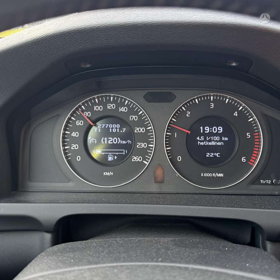 Volvo V60 2010 — photo 11