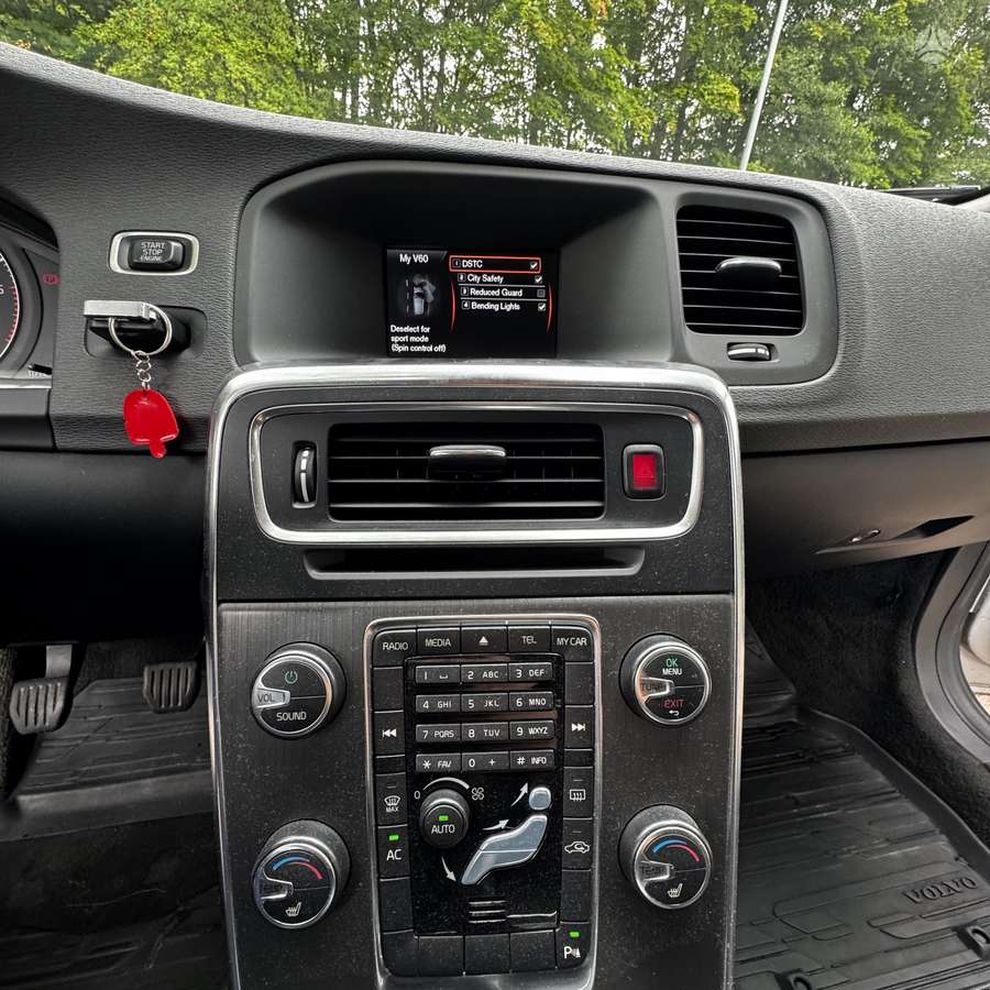 Volvo V60 2010 — photo 13