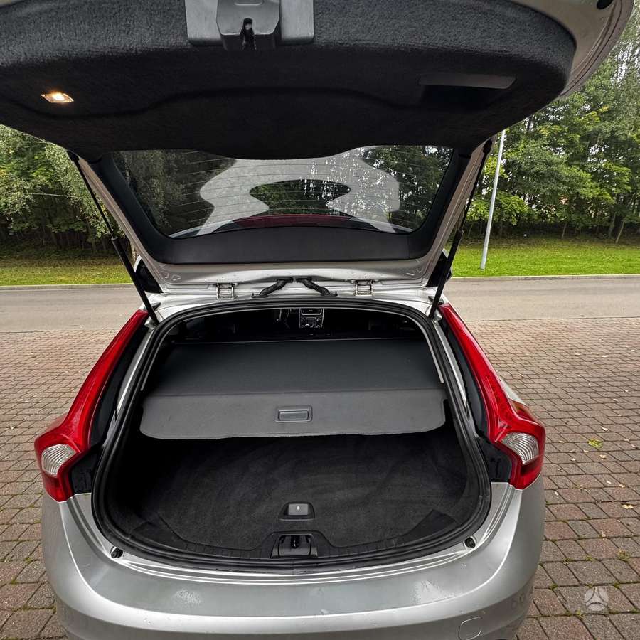 Volvo V60 2010 — photo 15
