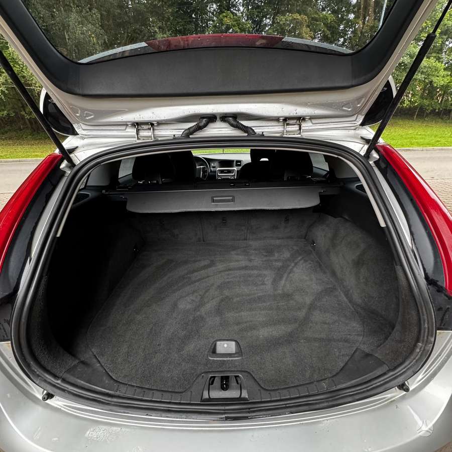 Volvo V60 2010 — photo 16