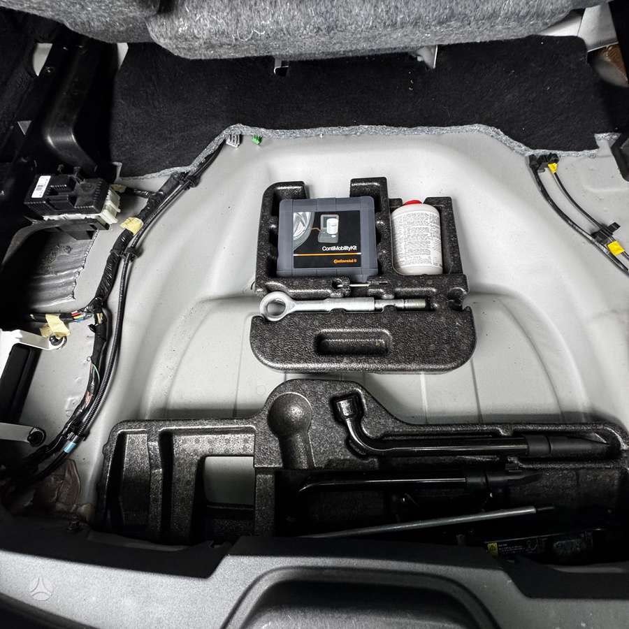 Volvo V60 2010 — photo 18