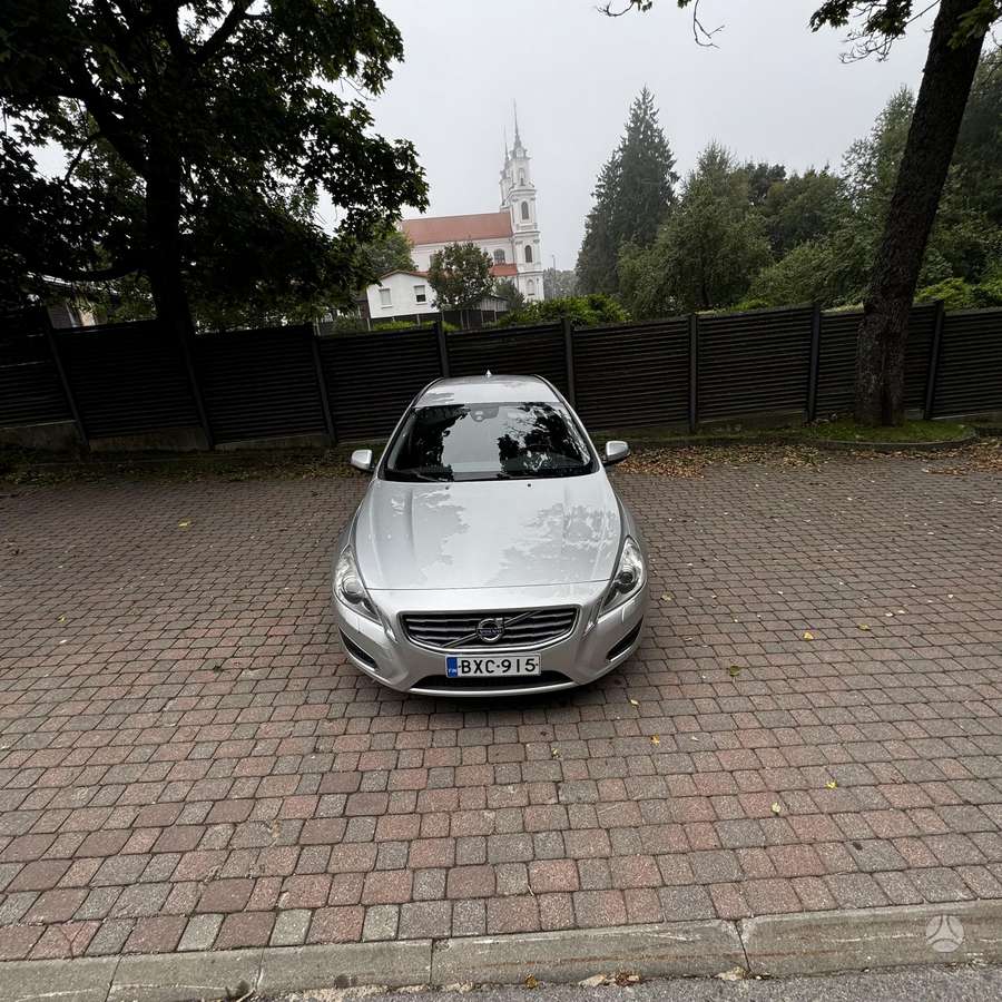Volvo V60 2010 — rear view
