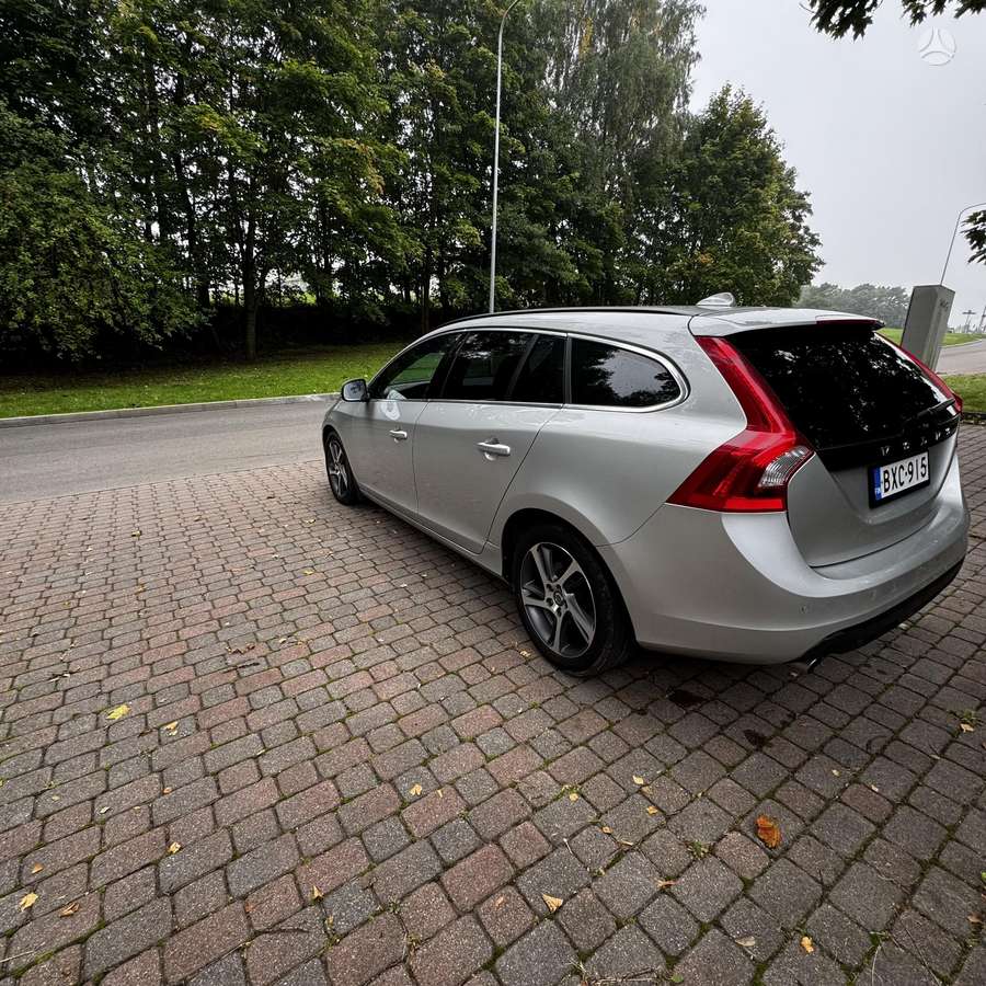 Volvo V60 2010 — interior