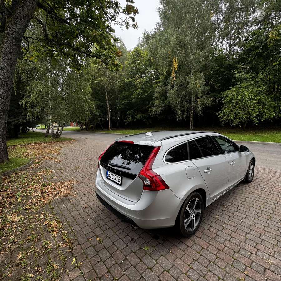 Volvo V60 2010 — photo 5