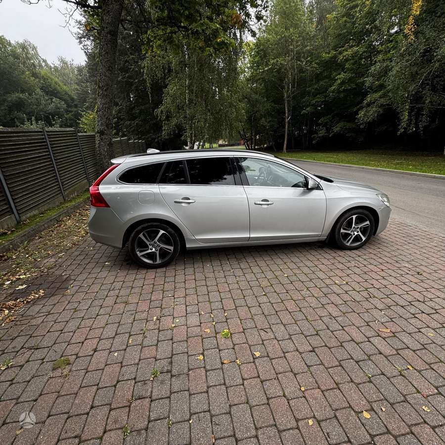 Volvo V60 2010 — photo 6