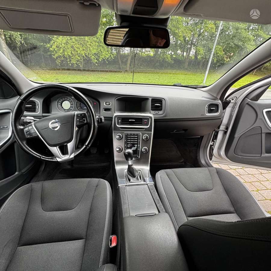 Volvo V60 2010 — photo 7