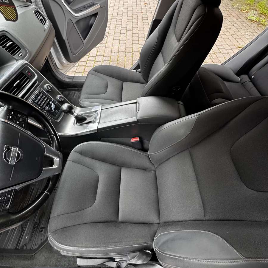 Volvo V60 2010 — photo 8