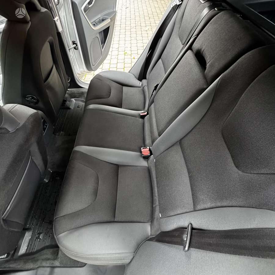 Volvo V60 2010 — photo 9