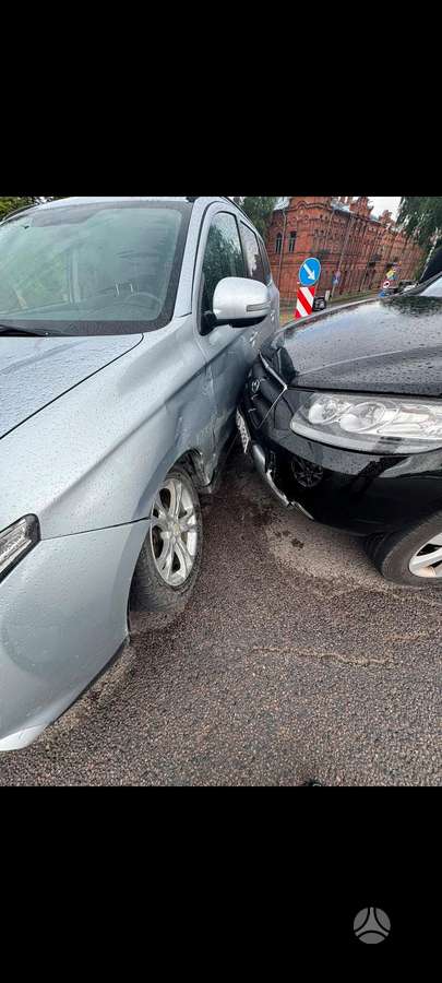 Mitsubishi Outlander 2014 — вигляд ззаду
