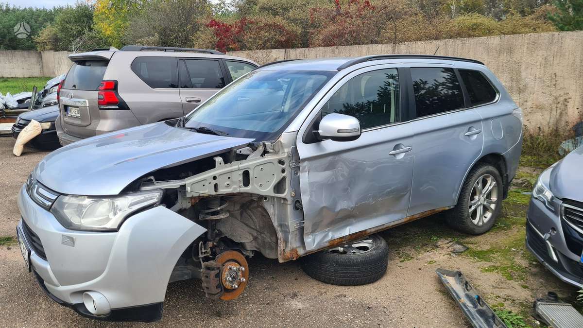 Mitsubishi Outlander 2014 — салон
