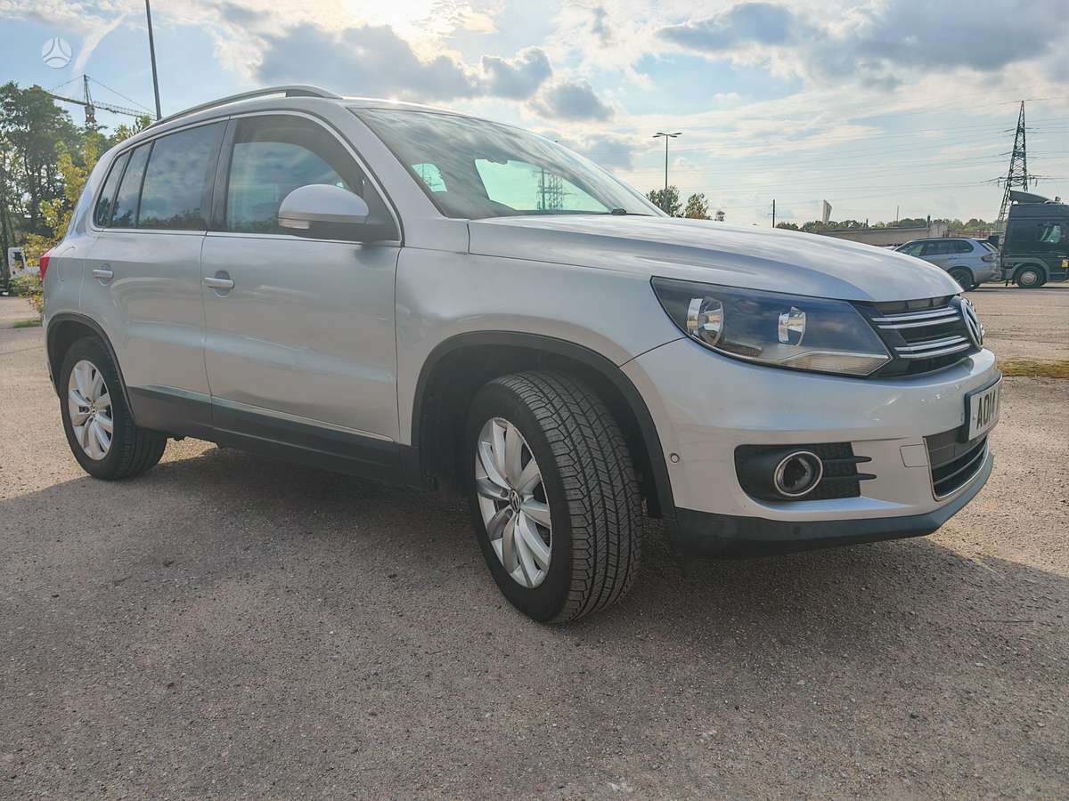 Volkswagen Tiguan 2014 — rear view