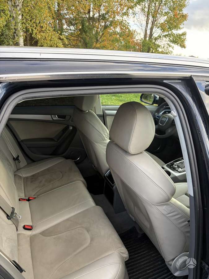 Audi A4 2010 — photo 12