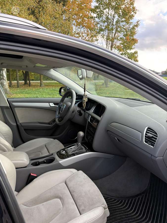 Audi A4 2010 — photo 13