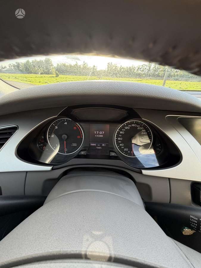 Audi A4 2010 — photo 15