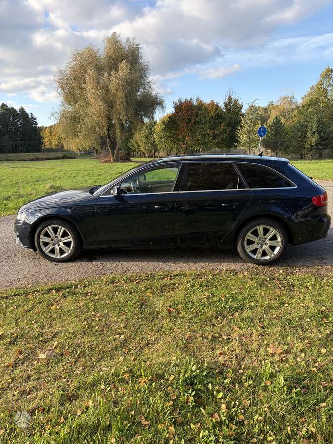 Audi A4 2010 — rear view