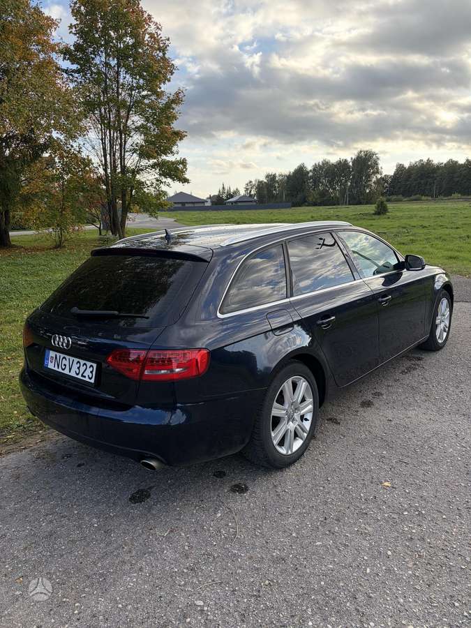 Audi A4 2010 — photo 5