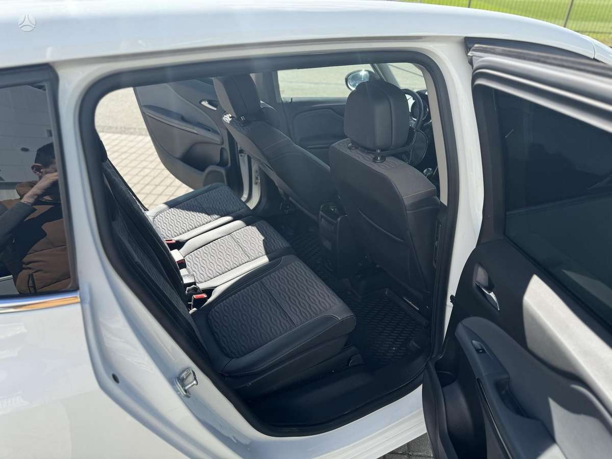 Opel Zafira 2014 — photo 10