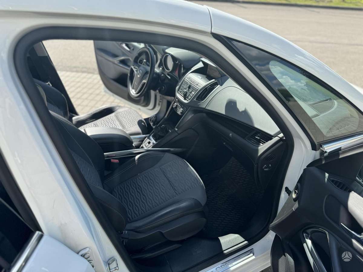 Opel Zafira 2014 — photo 16