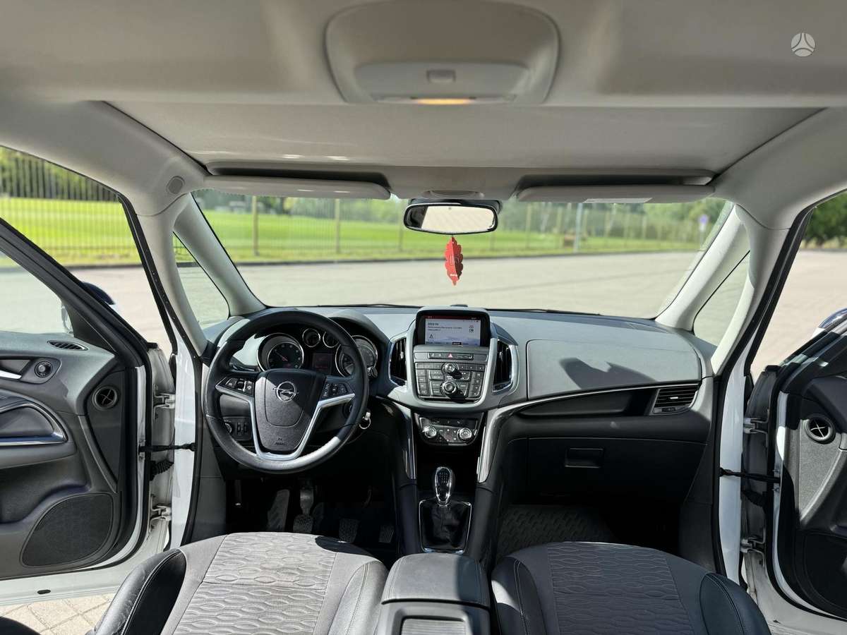Opel Zafira 2014 — photo 17