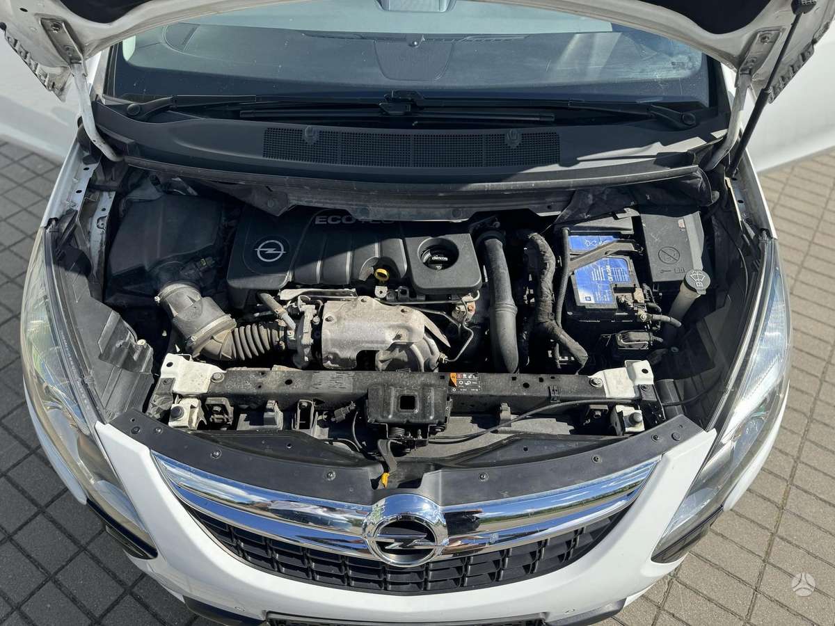 Opel Zafira 2014 — photo 18
