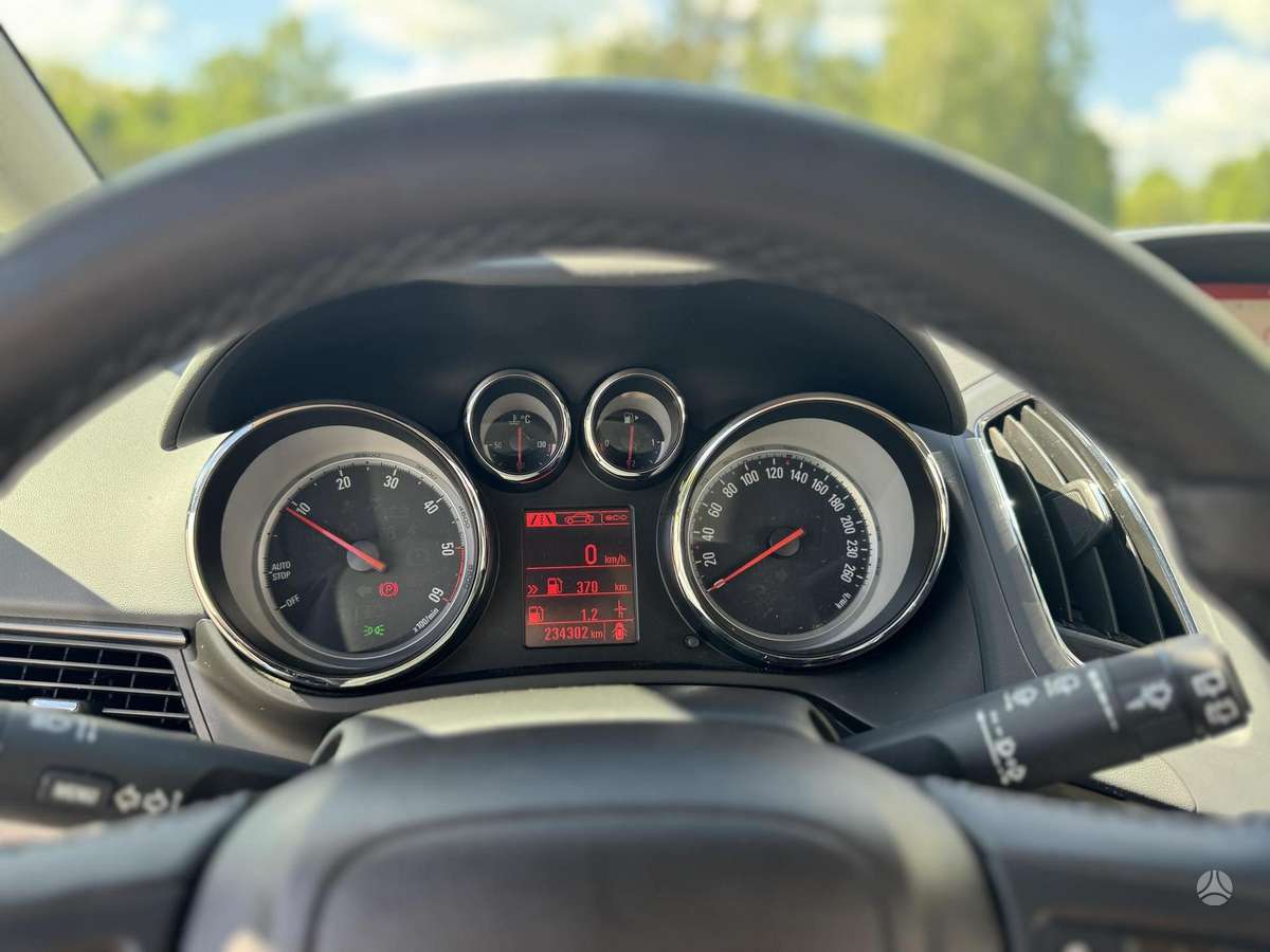 Opel Zafira 2014 — photo 21