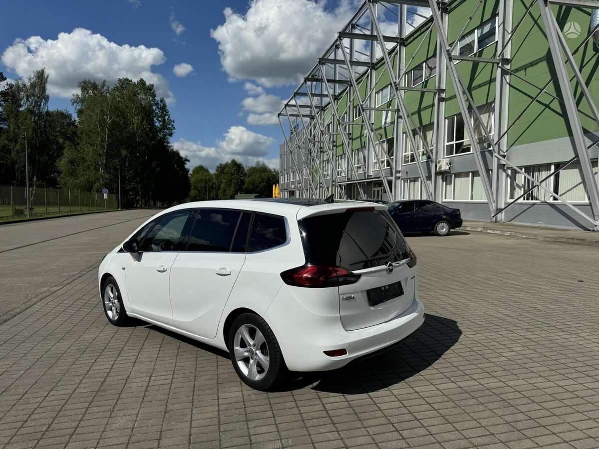 Opel Zafira 2014 — engine 1598 cm³, 136 HP (100kW)
