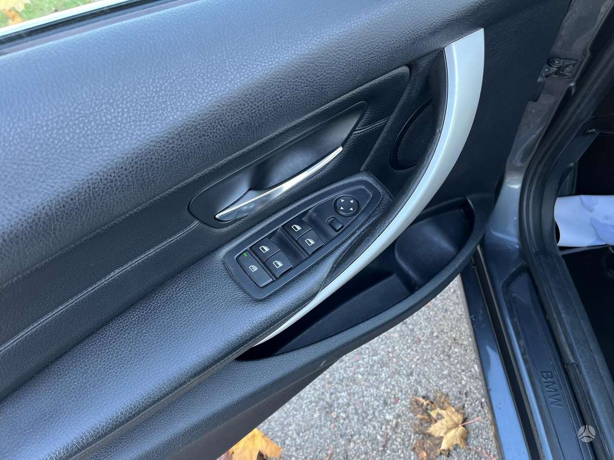 BMW 320 2014 — photo 19