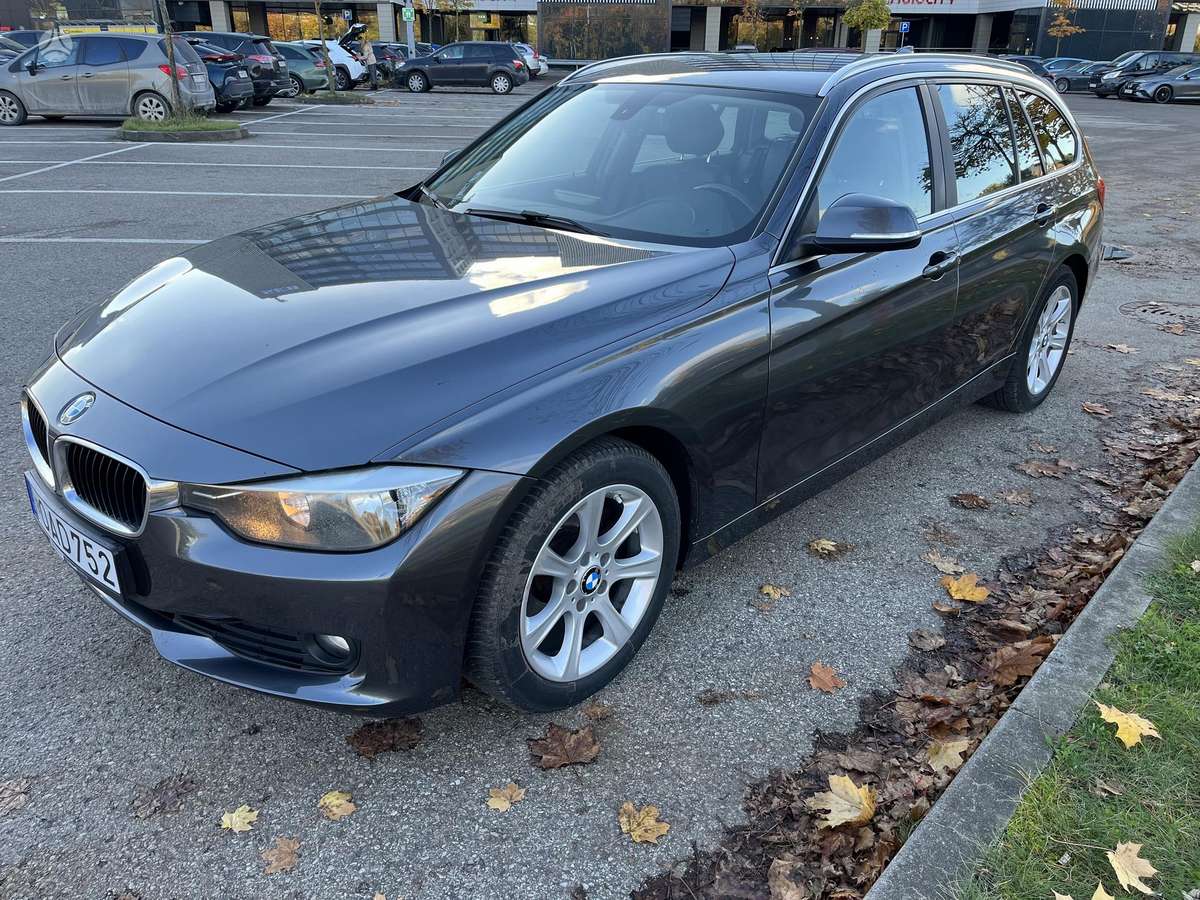 BMW 320 2014 — interior