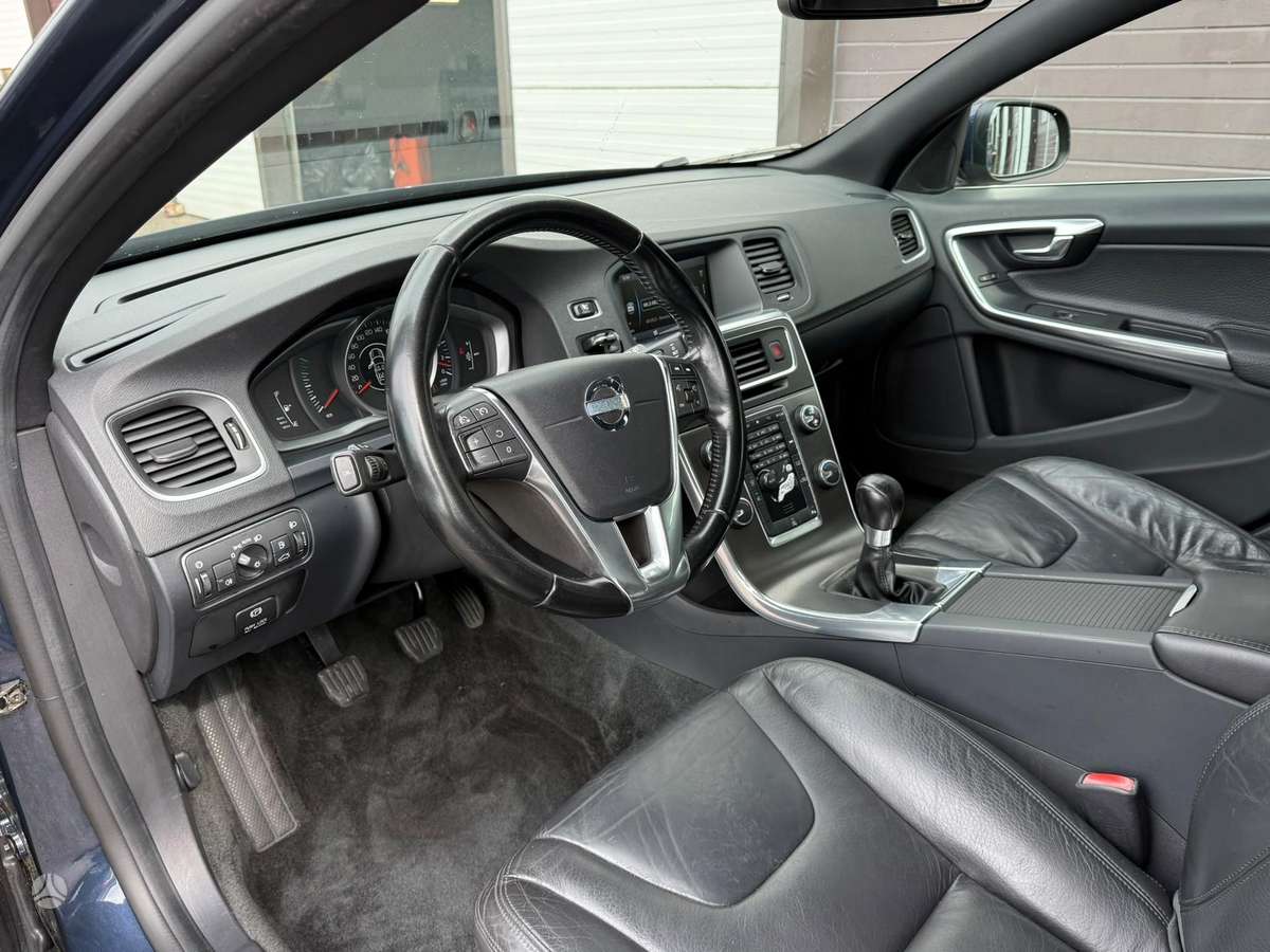 Volvo V60 2013 — photo 10