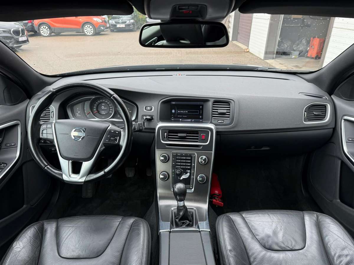 Volvo V60 2013 — photo 11