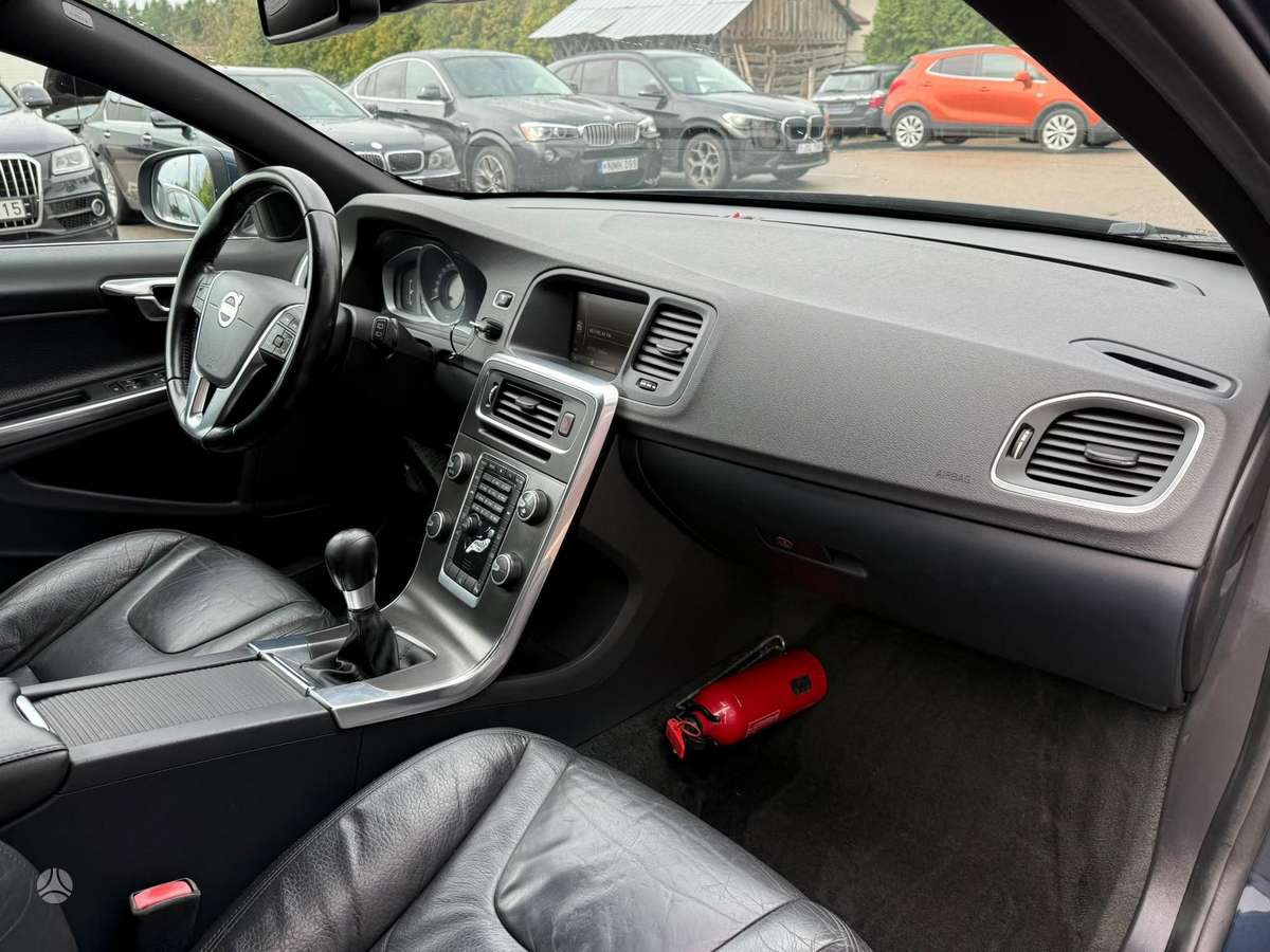 Volvo V60 2013 — photo 16