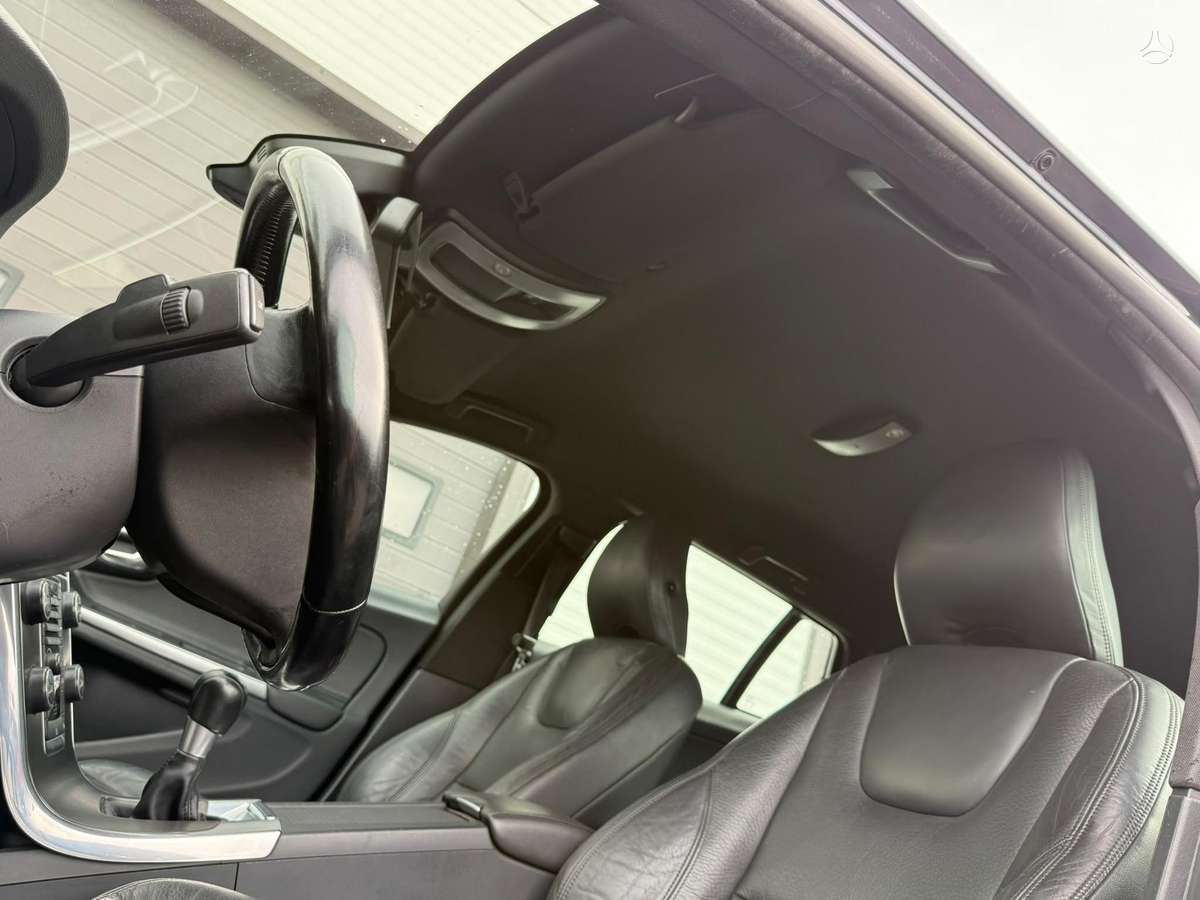 Volvo V60 2013 — photo 18