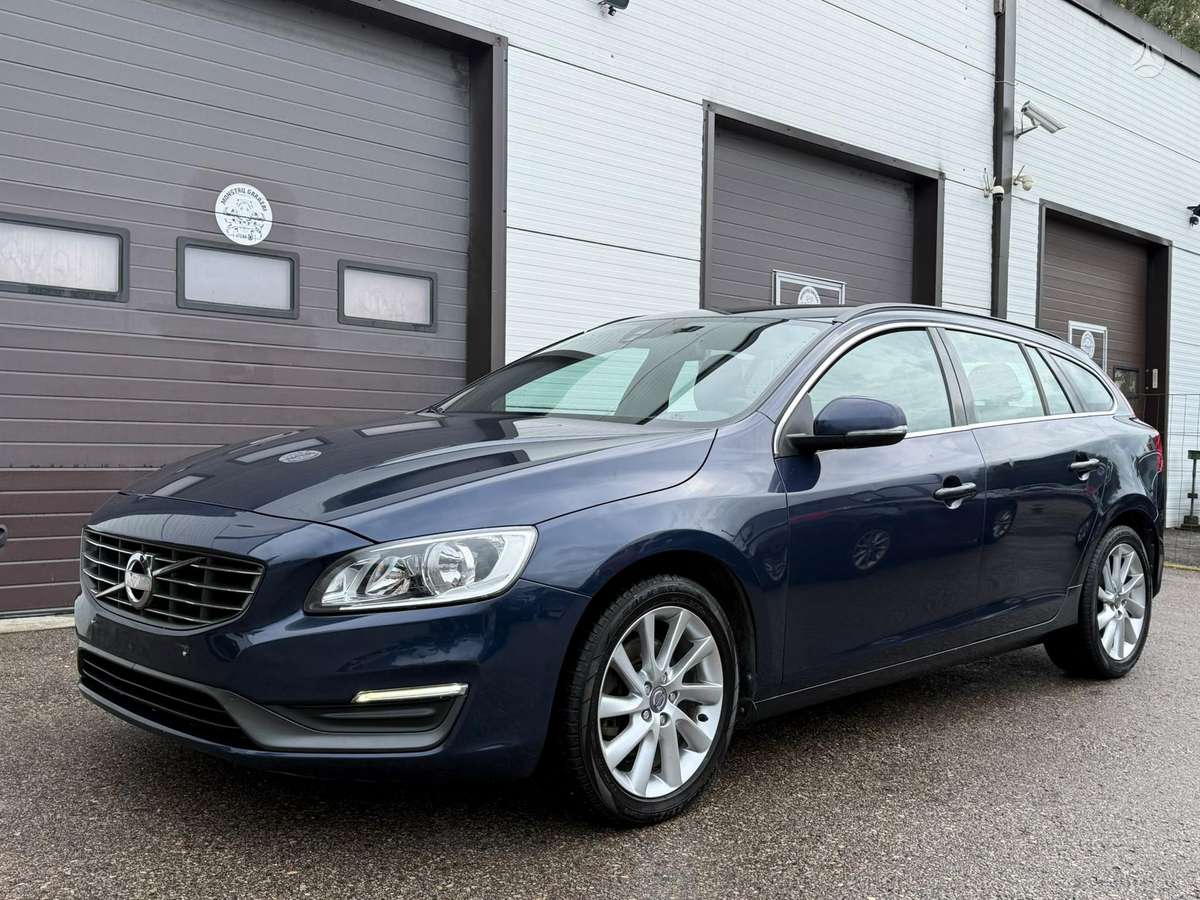 Volvo V60 2013 — rear view