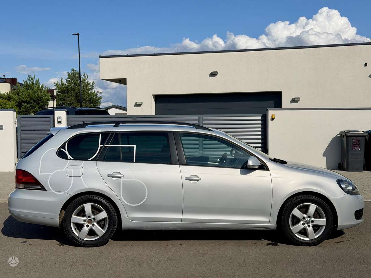 Volkswagen Golf 2012 — rear view