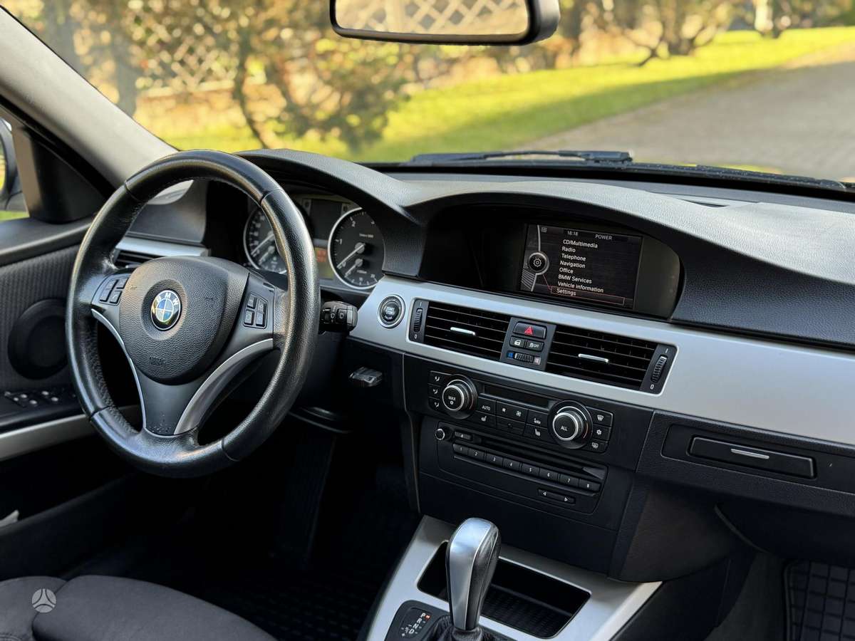 BMW 318 2012 — photo 10