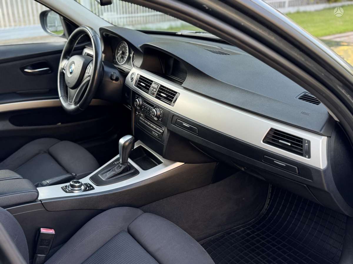 BMW 318 2012 — photo 11