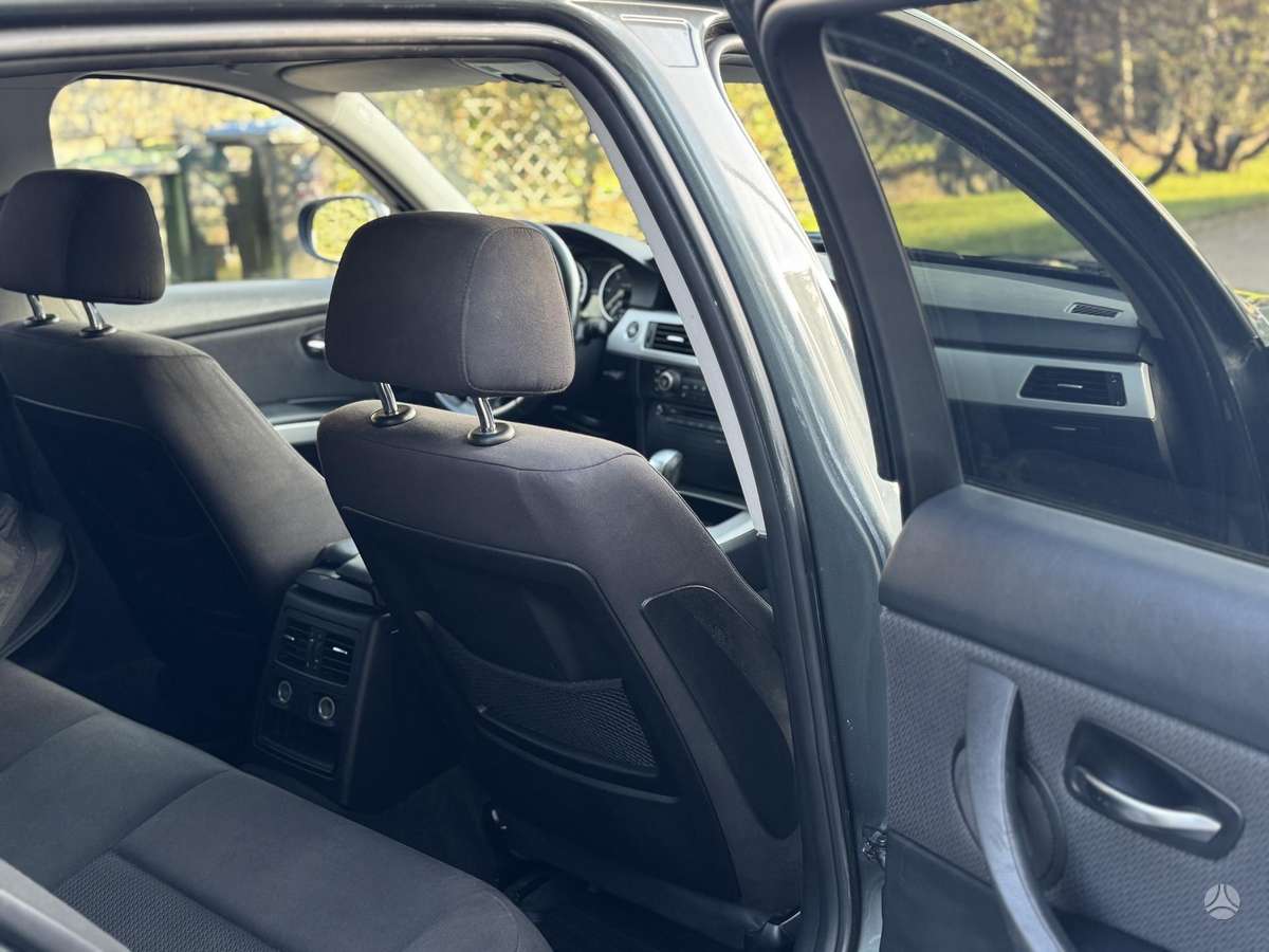 BMW 318 2012 — photo 14