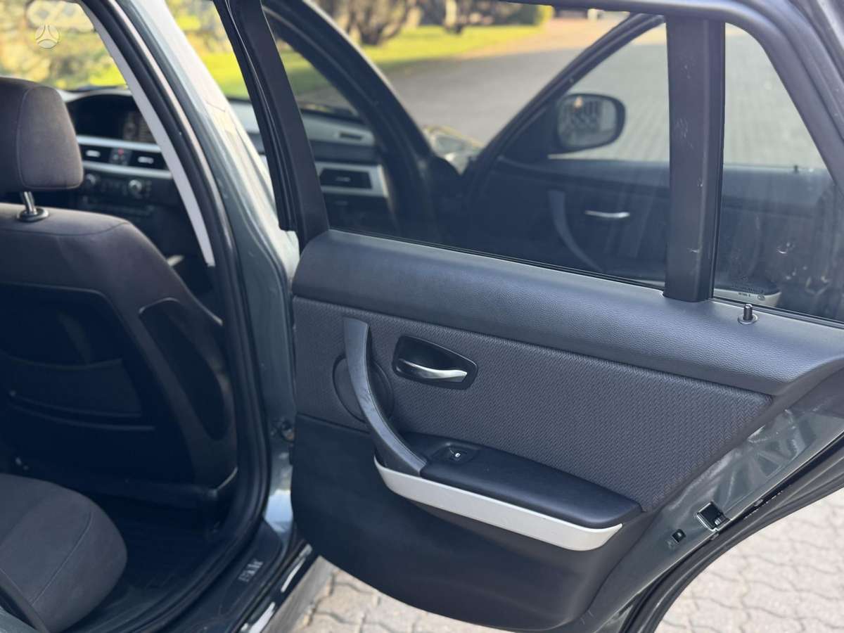 BMW 318 2012 — photo 15