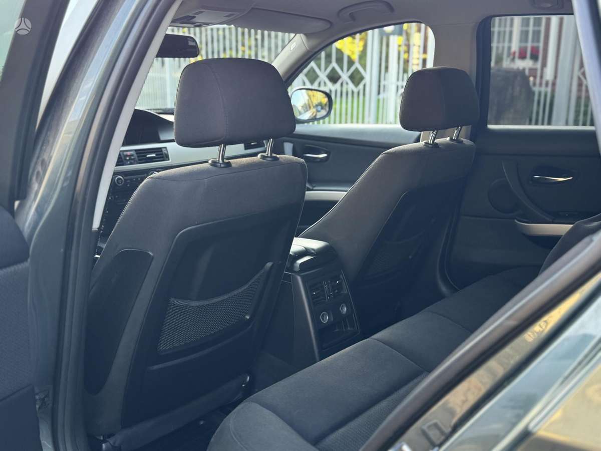 BMW 318 2012 — photo 16
