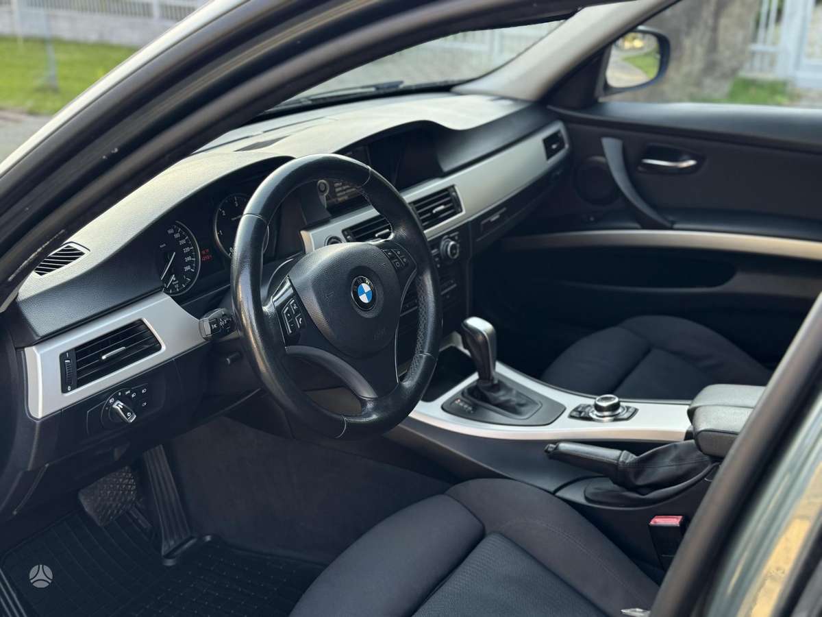 BMW 318 2012 — photo 8