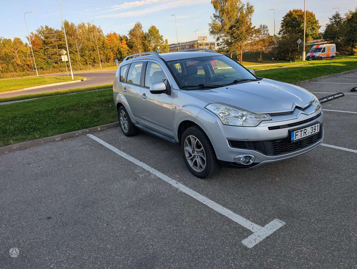 Citroen C-Crosser 2012 — салон