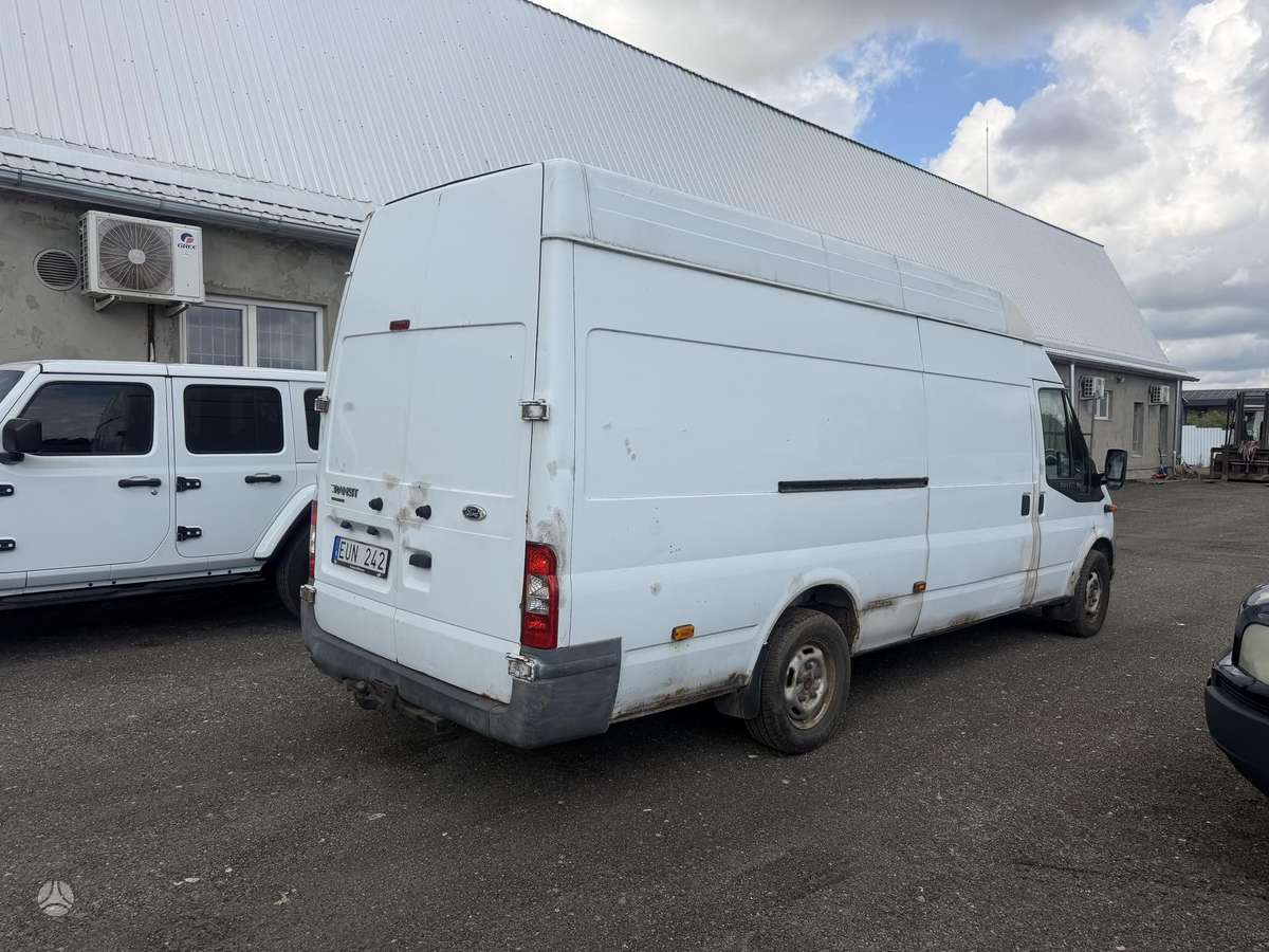 Ford Transit 2010 — двигун 2400 cm³, 140 HP (103kW)