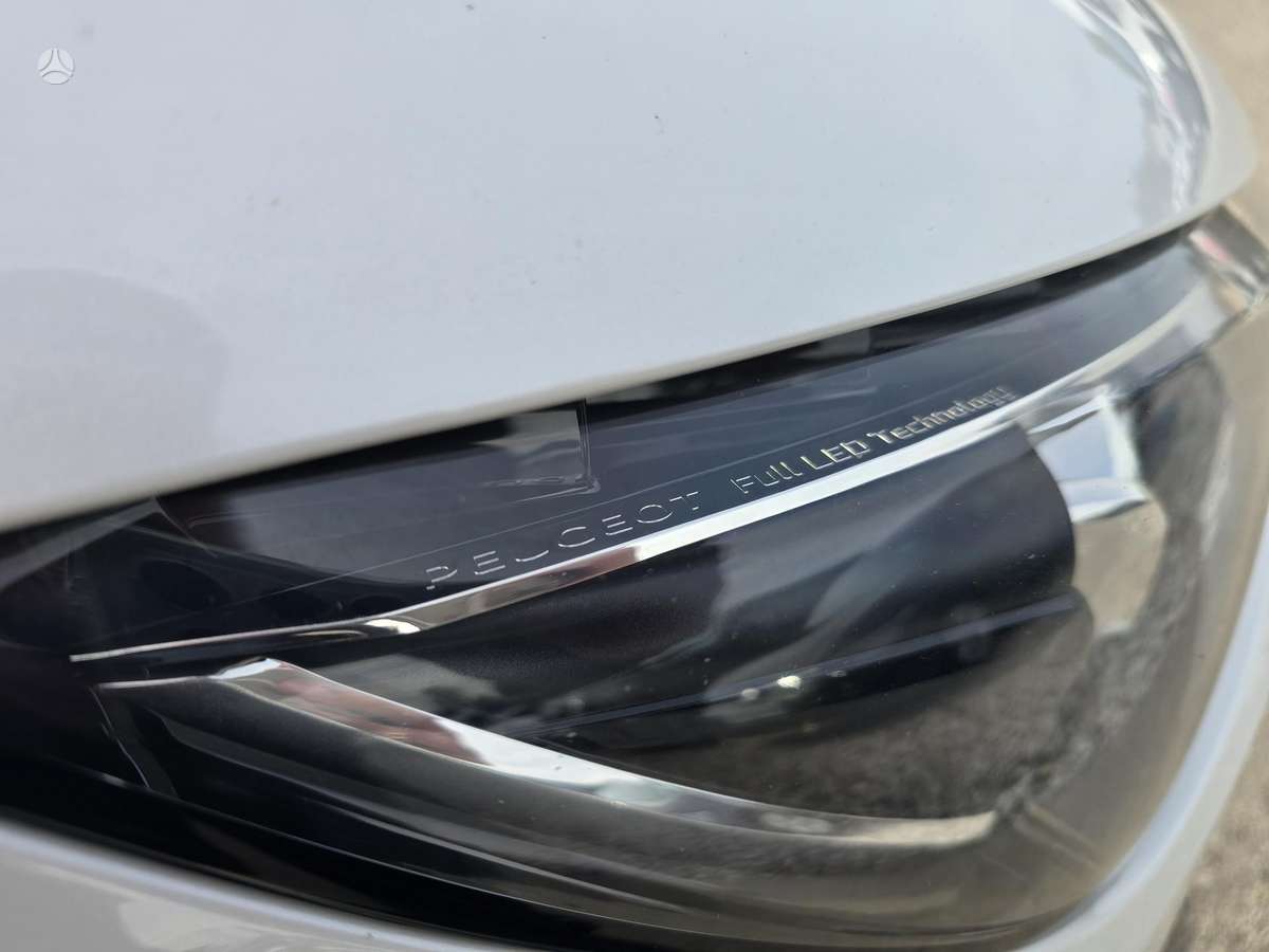 Peugeot 308 2015 — салон
