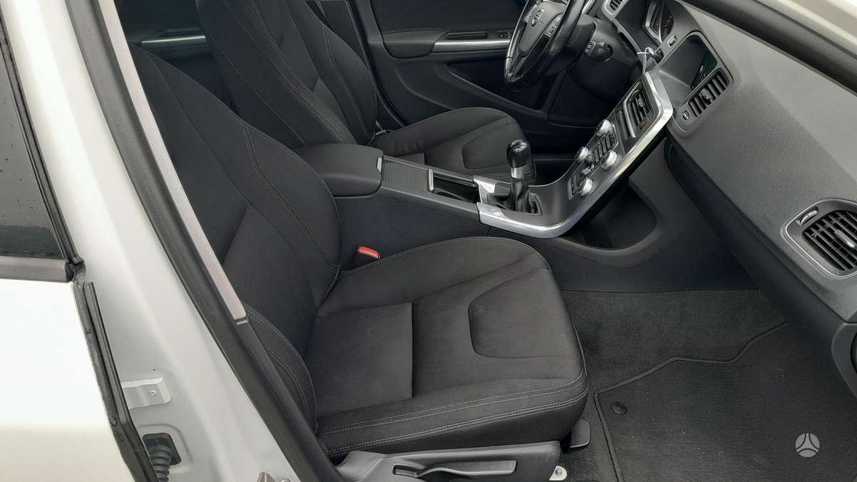 Volvo V60 2014 — photo 10