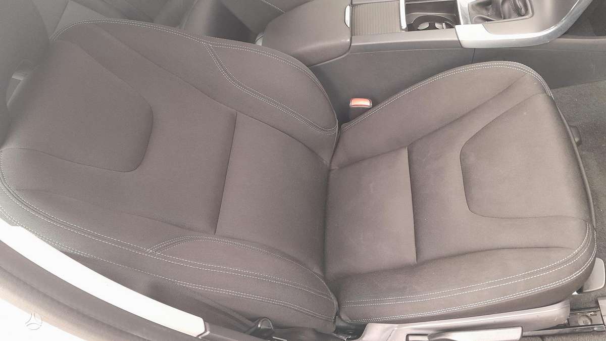 Volvo V60 2014 — photo 11